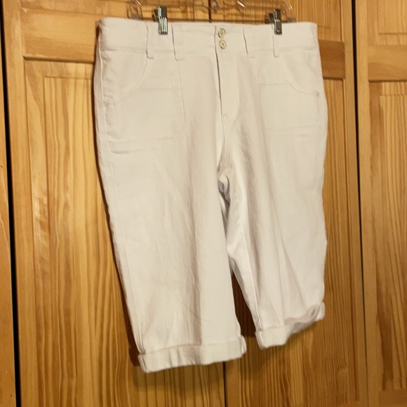White capris - Picture 2 of 10